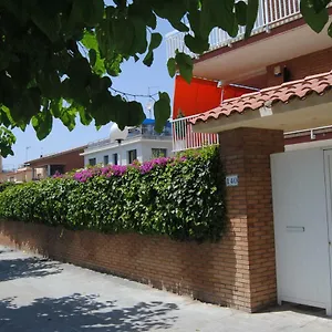 apartamento-maraka-playa-castelldefels.topbarcelonahotels.com/